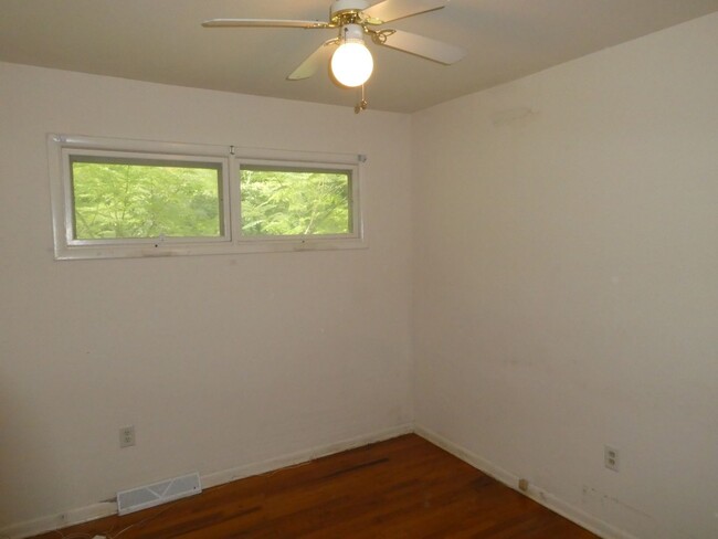 Building Photo - 2600 Braemore Rd
