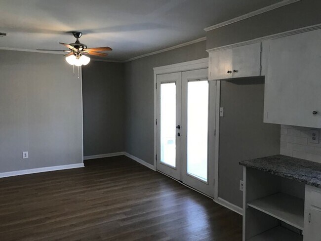 Building Photo - Nice Benton Home