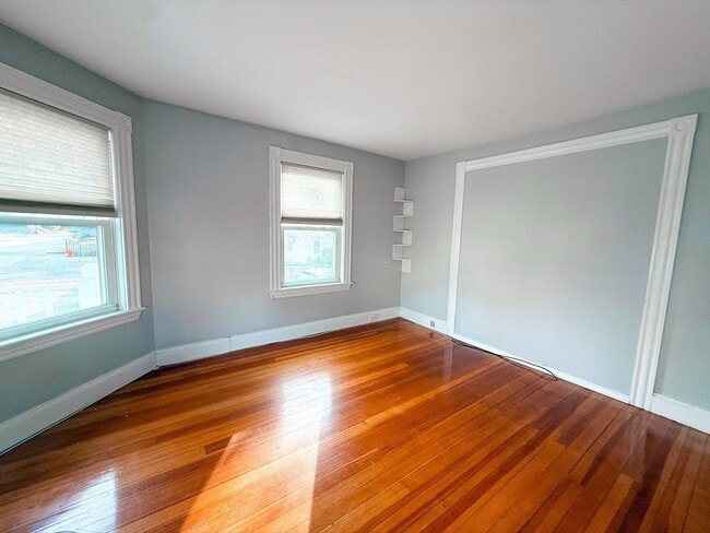 Building Photo - 3 Elm St