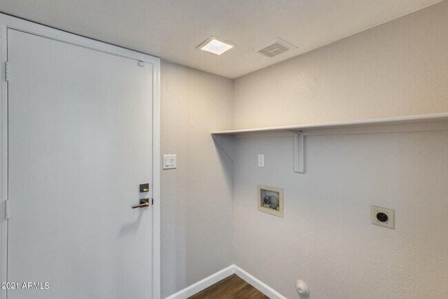 Building Photo - An ABSOLUTE DREAM HOME is waiting for you!...