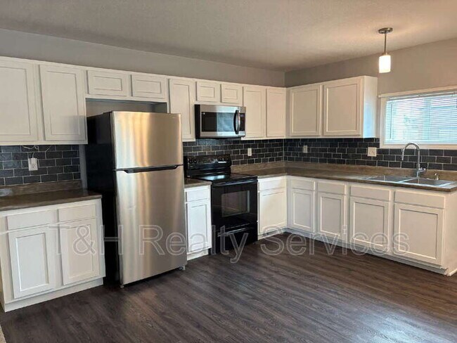 Building Photo - 409 W Washington St