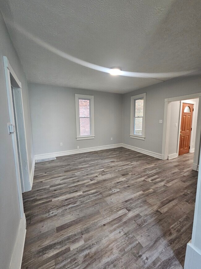 Building Photo - 621 New Castle Rd