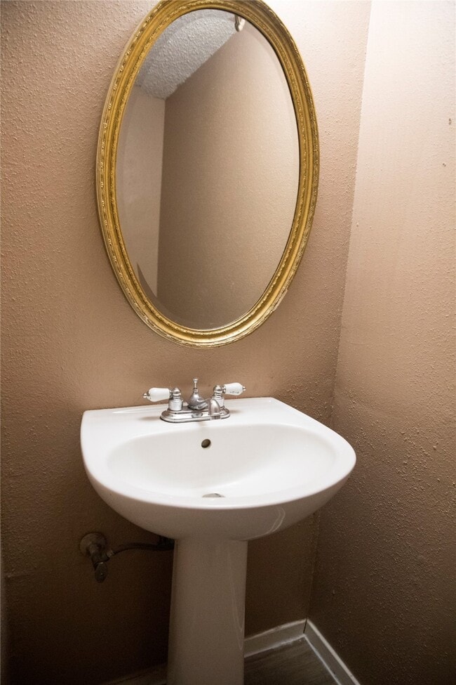 Building Photo - 7075 Greenway Chase St