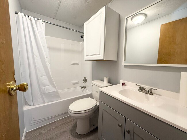 Building Photo - 914 Davenport Rd