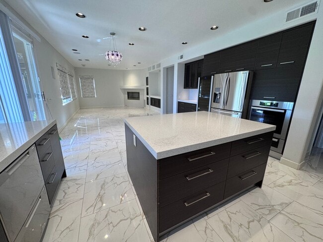 Building Photo - Stunning Home with Panoramic Views in Port...