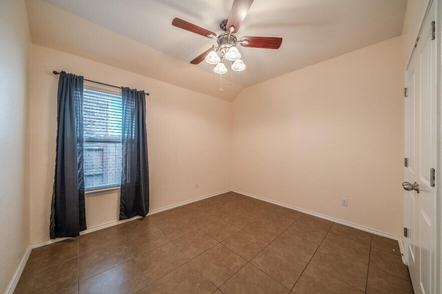 Building Photo - 304 Jack Ryan Ln