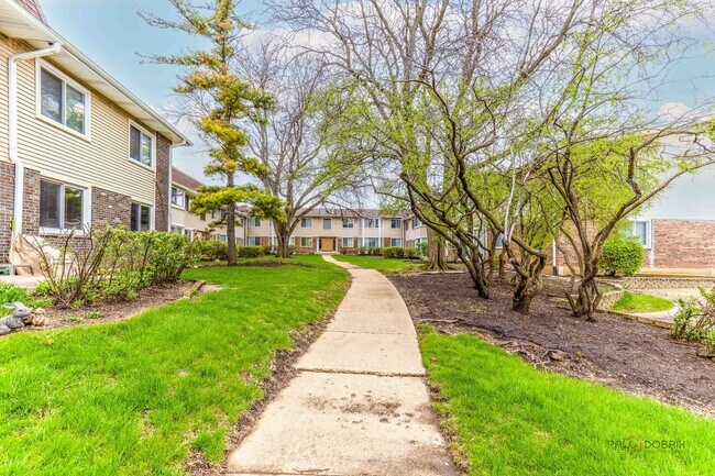 Building Photo - 3004 Roberts Dr