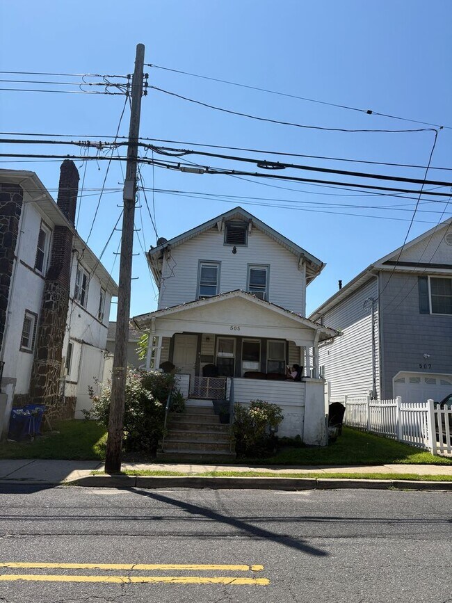 Building Photo - Fantastic 4 Bedroom Single Family House for Rent in Asbury Park!