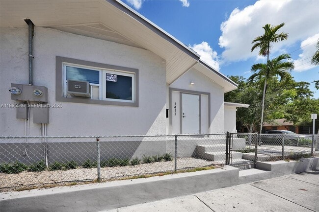 Building Photo - 1411 SW 3rd St