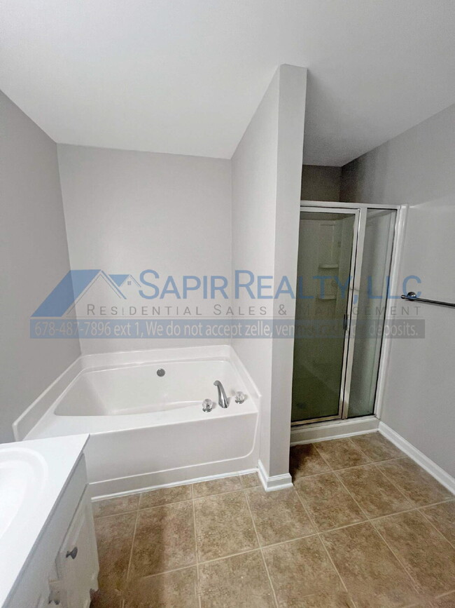 Building Photo - 1647 Southgate Mill Dr