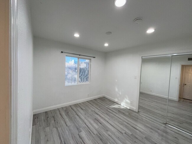 Building Photo - Cozy 2-Bed Oasis in the Heart of Downtown Las Vegas – Perfect for Urban Living!