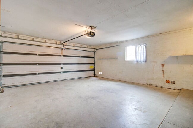 Building Photo - 154 E Juniper St