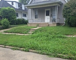 Building Photo - 915 W Thrush Ave