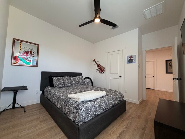 Building Photo - 5807 Virginia Ave