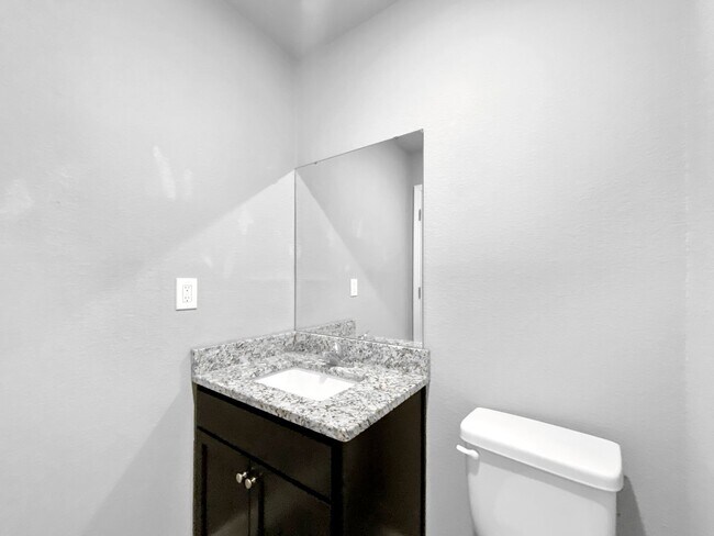 Building Photo - Beautiful Renovated Single Family Home | 3 BR/2BA Duplex| 1-Car Covered Parking |Spacious & Sunny...