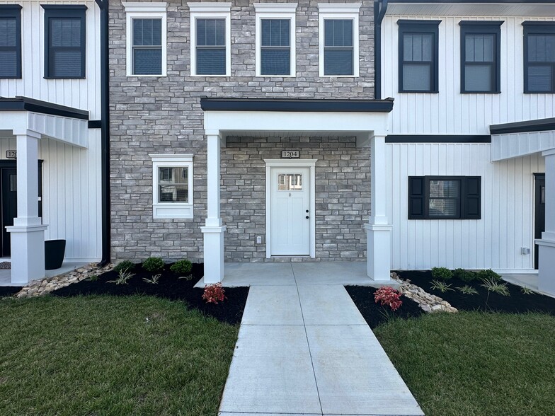 Building Photo - 556 Leesville Rd