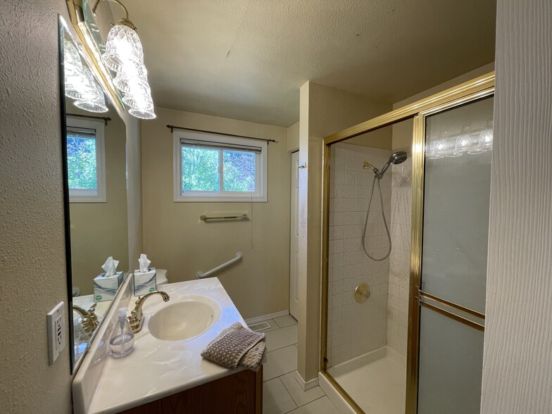 Bathroom - 510 W Horizon Ct