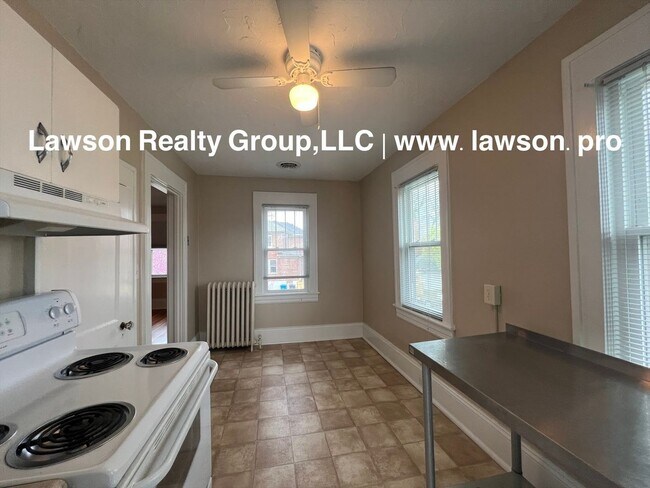 Building Photo - 1733 Maiden Ln SW