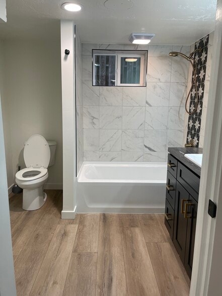 Building Photo - 345 Center St W