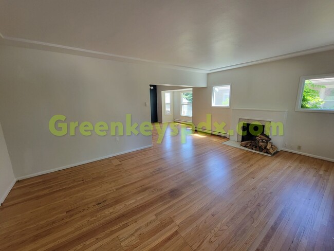 Building Photo - Awesome 3-Bedroom 1.5-Bathroom House in Ho...