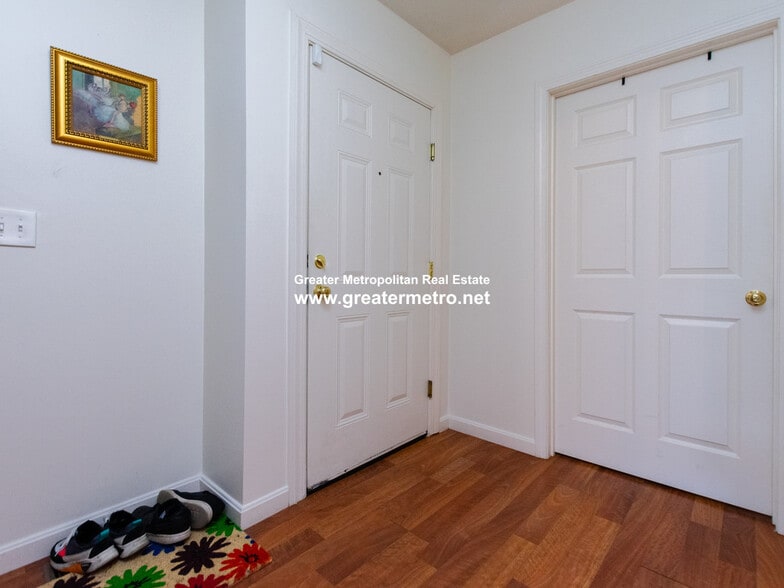 Building Photo - 41 Chelsea St