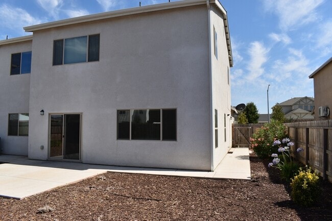 Building Photo - 2439 Valdes Dr