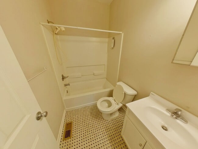 Building Photo - 144 S Sedgwick St