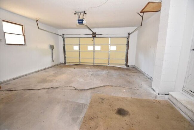 Building Photo - 2 bedroom home in Mishawaka