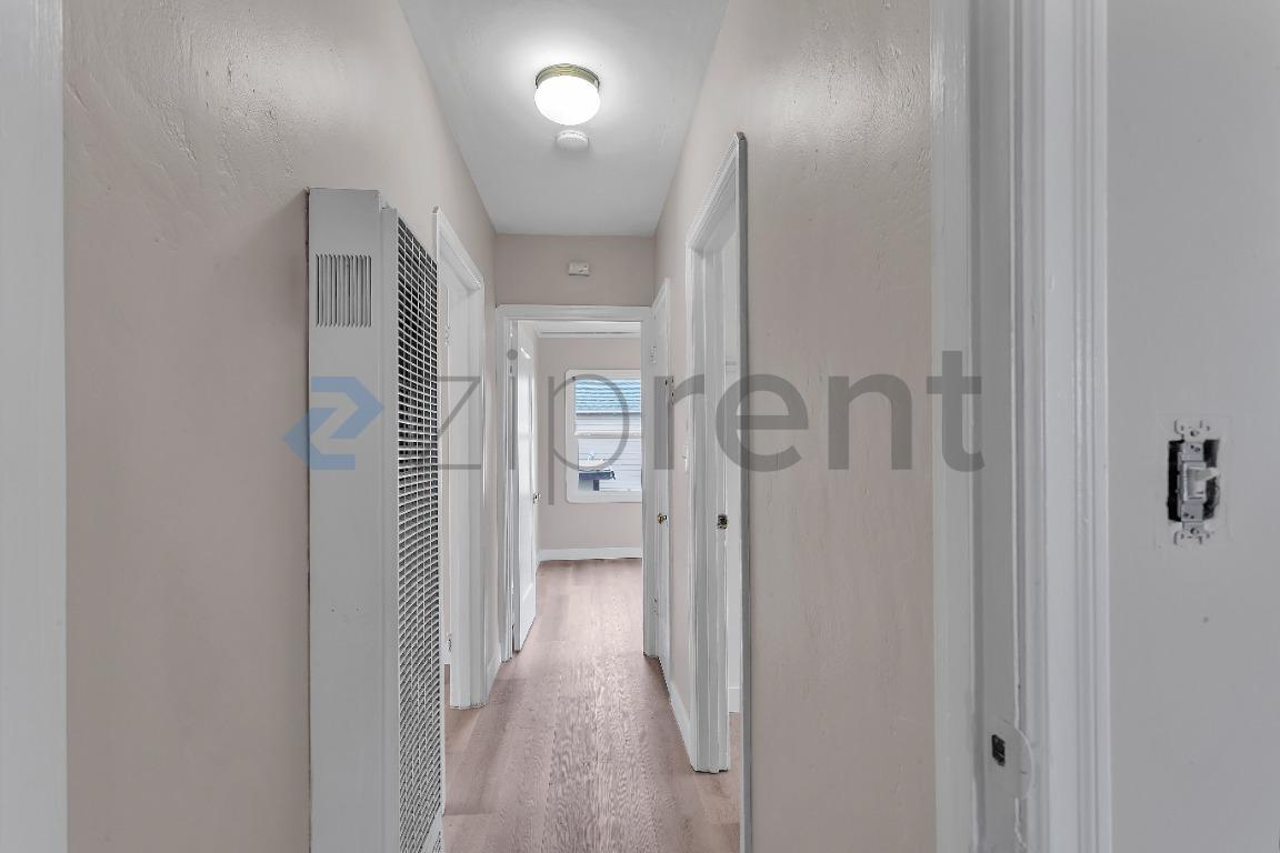 Building Photo - Unit