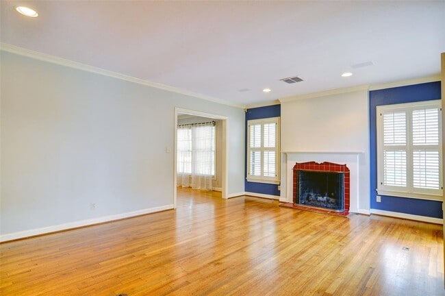 Building Photo - 3197 Westcliff Rd W