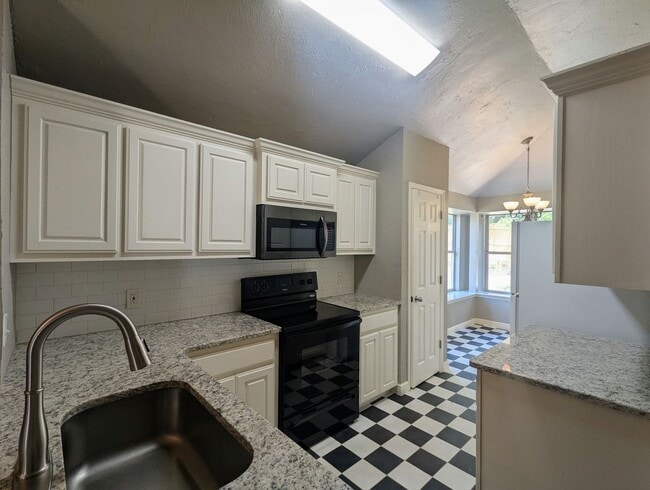 Building Photo - Well-Maintained 3 Bed Home in Edmond | Pet Friendly + Fenced Yard