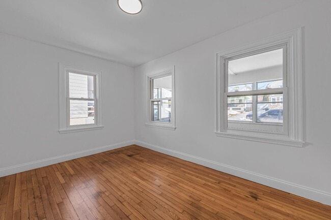 Building Photo - 4924 Greenwood St