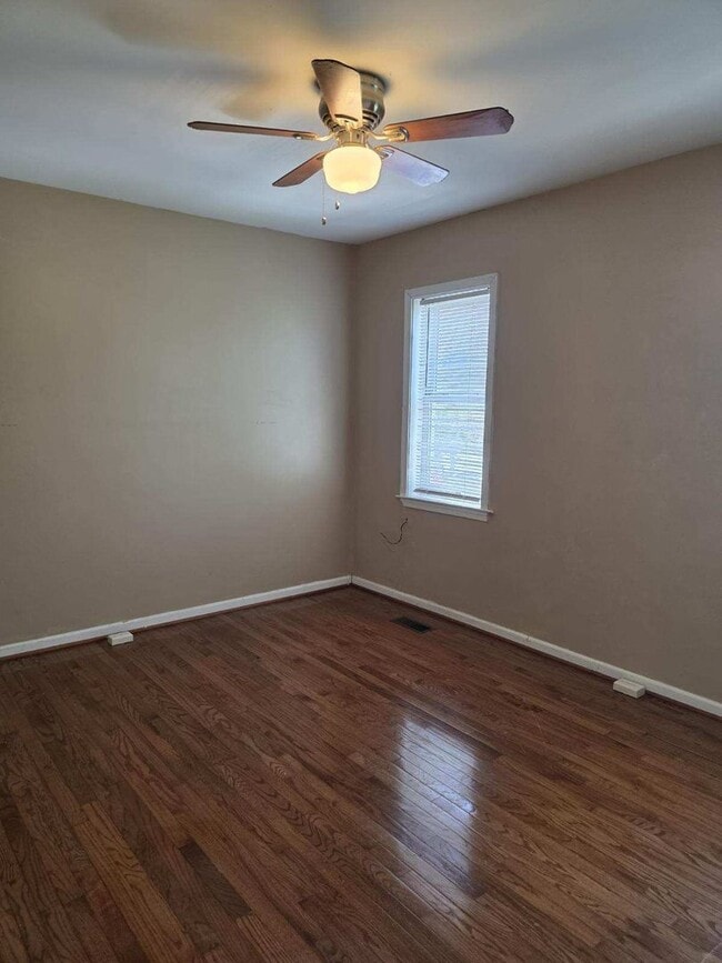Building Photo - Wilmington Rowhome - Hedgeville Area