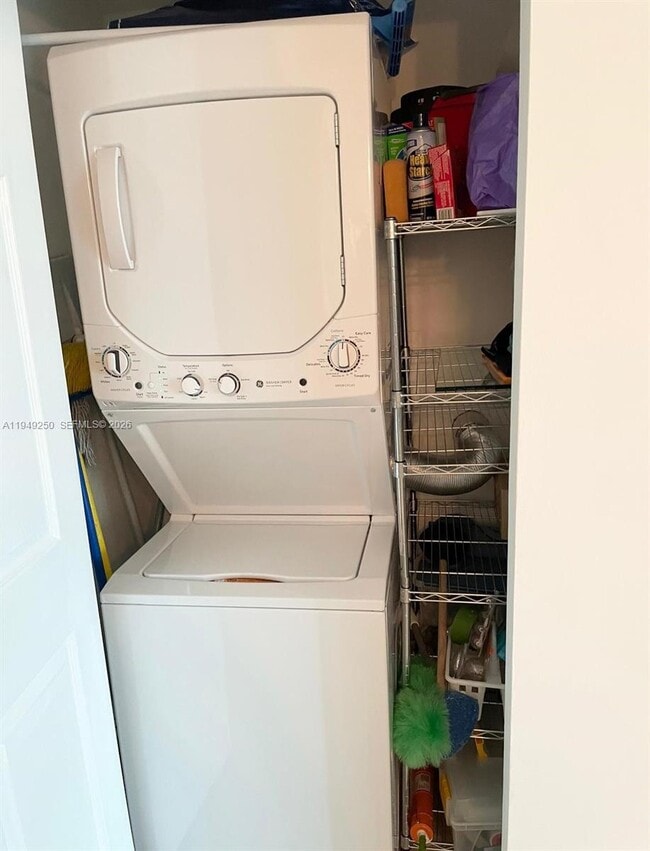 Building Photo - 2101 Brickell Ave