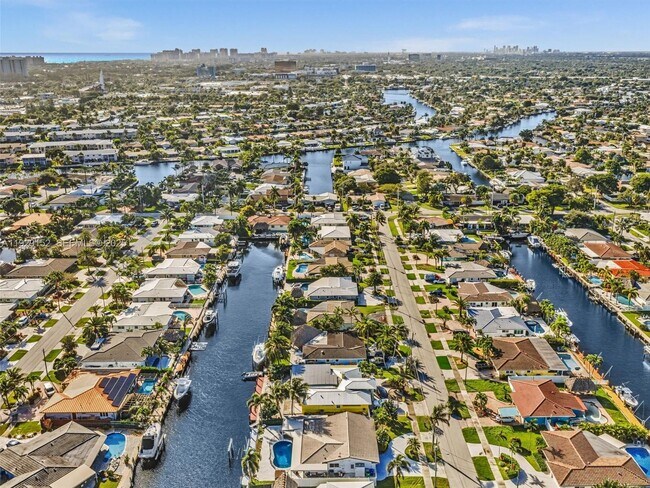 Building Photo - 440 SE 8th Ave