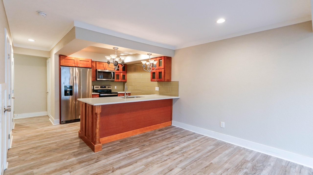 Building Photo - 6473 Oakshore Dr