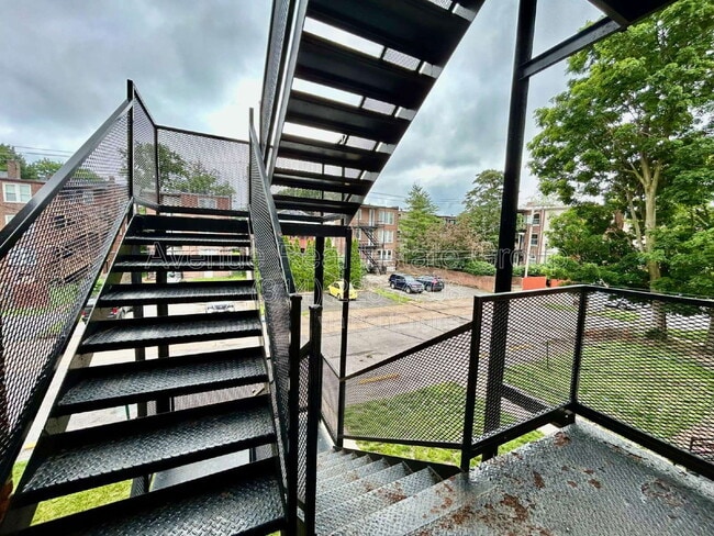 Building Photo - 716 Westgate Ave