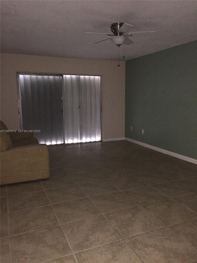 Building Photo - 15201 NE 6th Ave