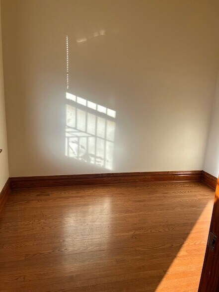 Building Photo - 4154 W 21st Pl