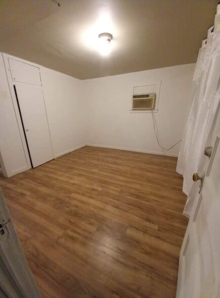 FRONT ROOM HAS ENTRANCE FROM FRONT PORCH - 409 Belmont Ave