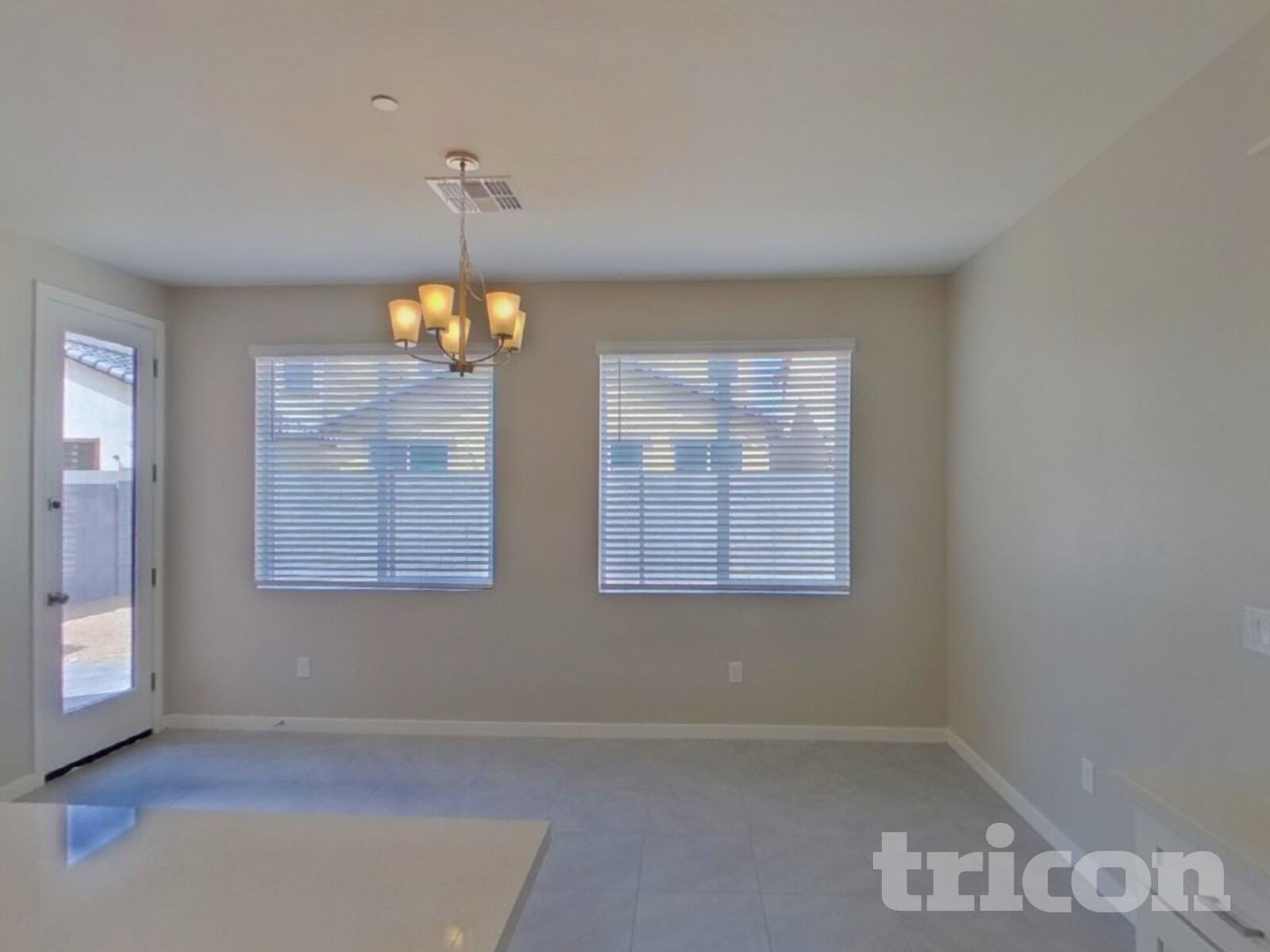 Building Photo - 4544 E Grandview St