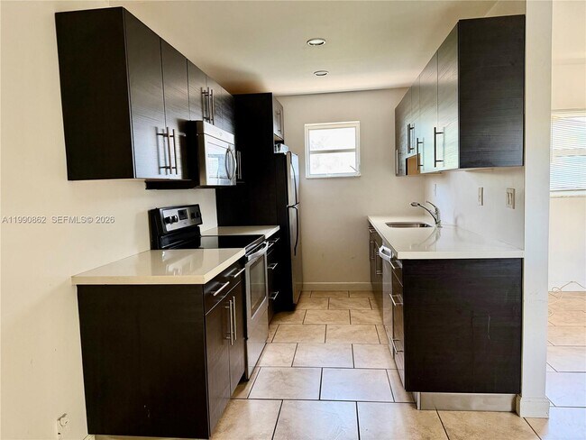 Building Photo - 1824 Monroe St