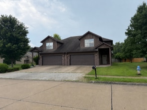 Building Photo - 204-206 White River