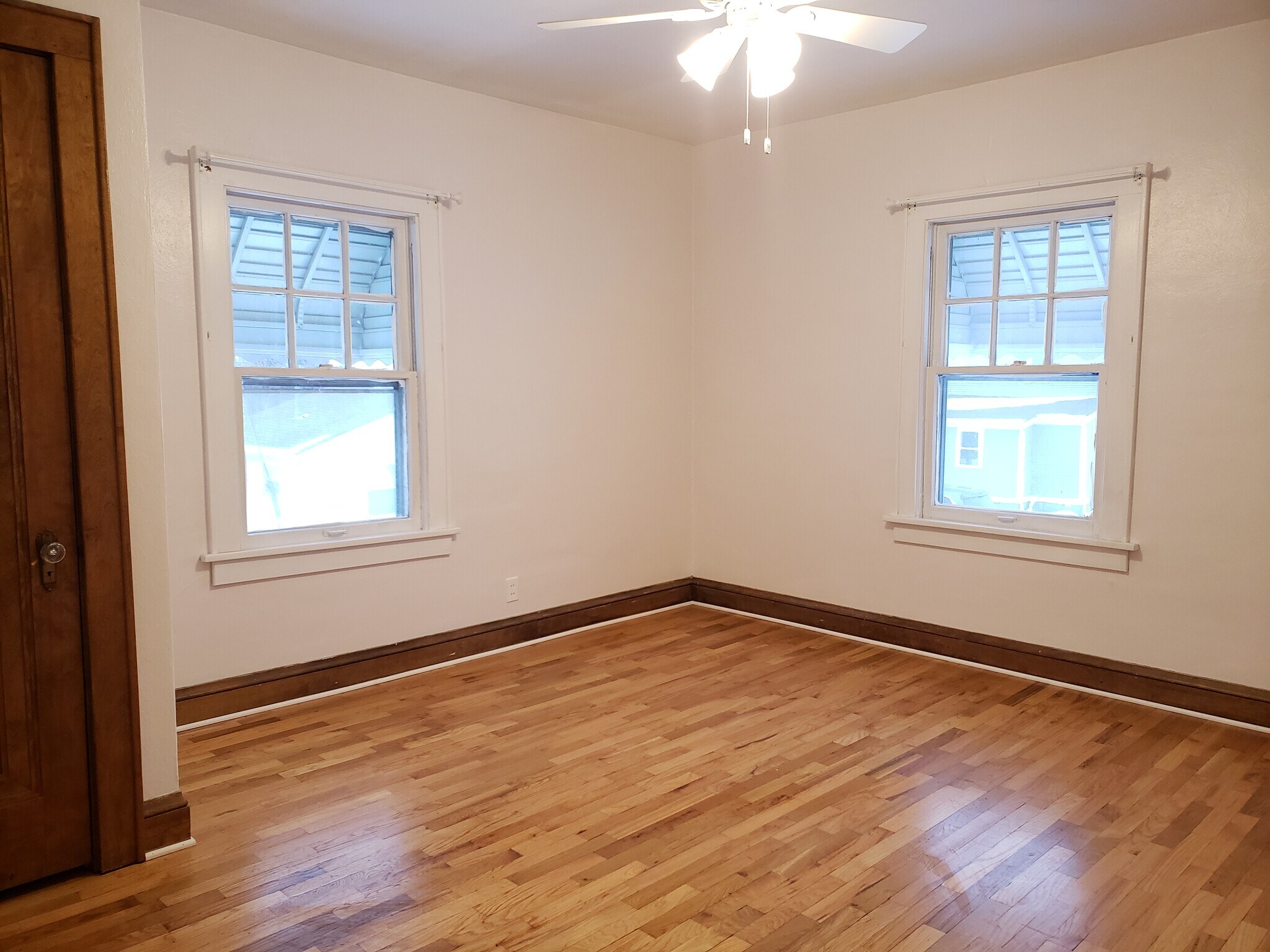 Building Photo - 335 W Cortland Ave