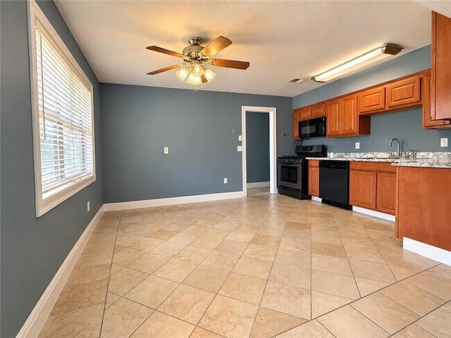 Building Photo - 140 Johns Hopkins Dr
