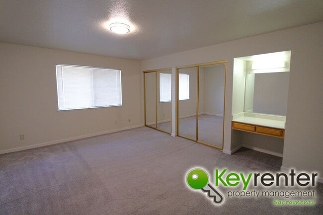 Building Photo - 8021 Sawgrass Cir