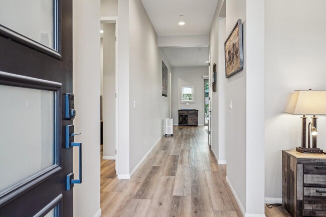 Building Photo - 51725 Pinnacle Vis Dr