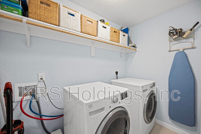 Building Photo - 9553 14th Bay St