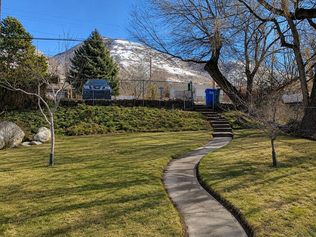 Building Photo - Charming 2-Bedroom Home with Private Patio and Garden Beds in Centerville