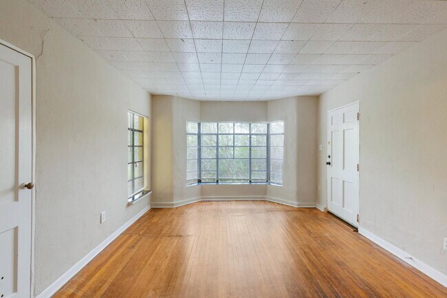 Building Photo - 3809 Maplewood Ave